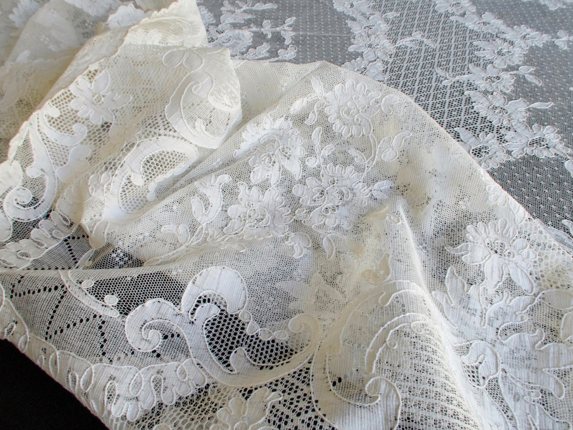 Vintage French Alencon Lace Round Tablecloth 72"