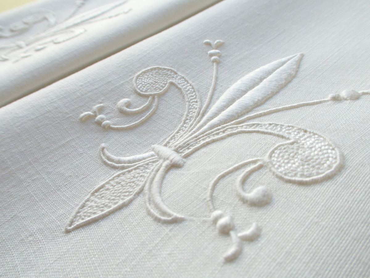 Fleur de Lis Vintage Guest Towels, Set of 2