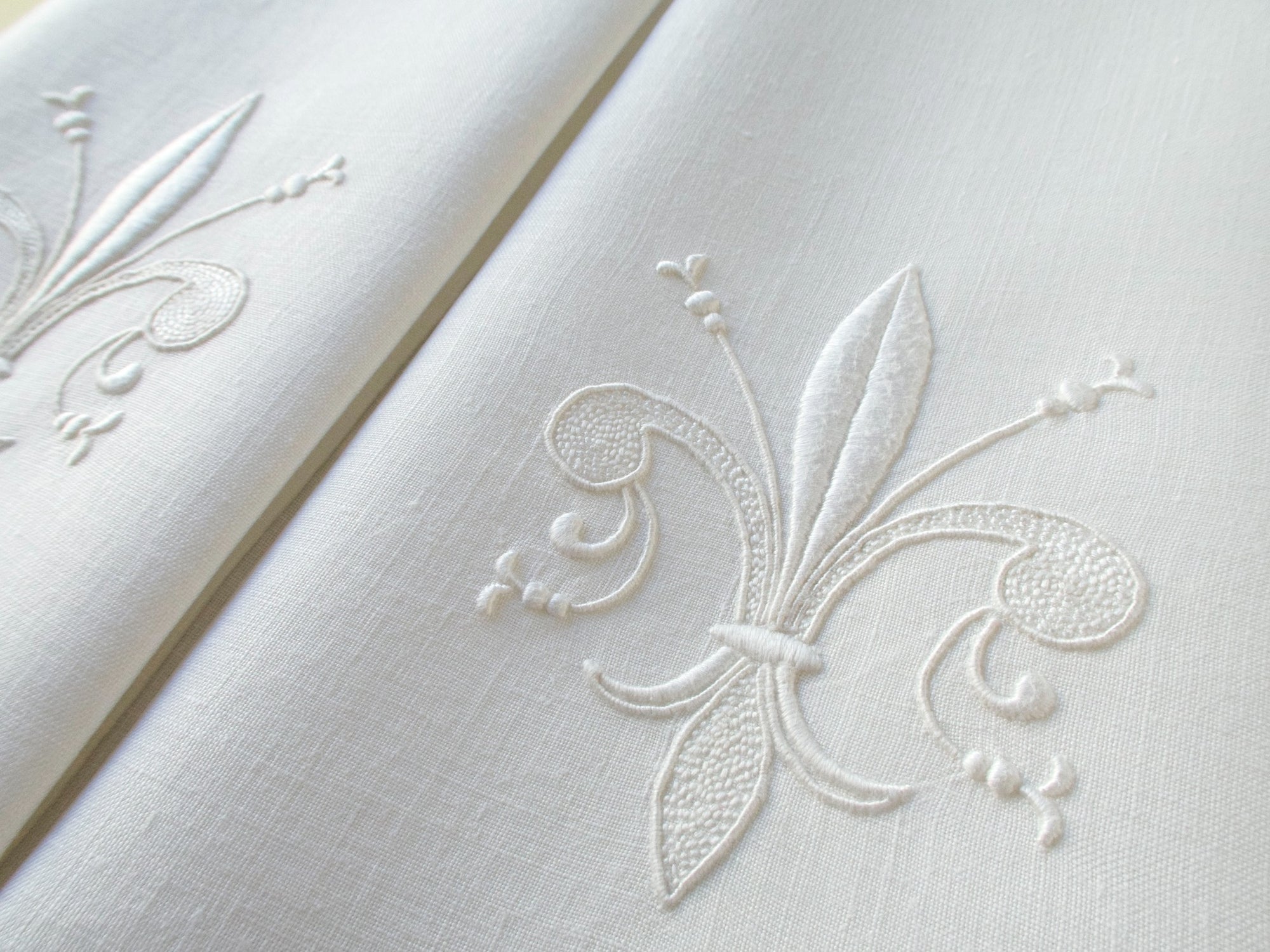 Fleur de Lis Vintage Guest Towels, Set of 2