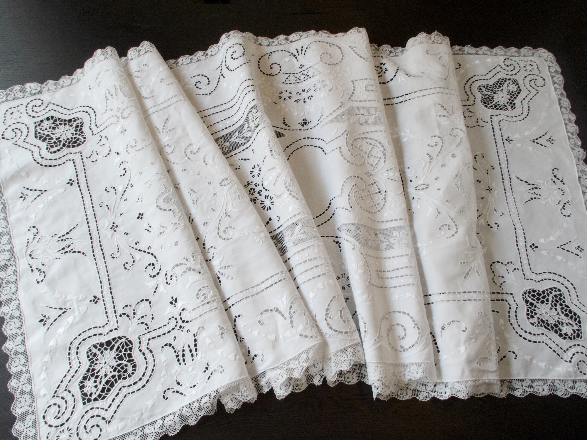 Linen & Lace Vintage Italian Style Table Runner 25x76