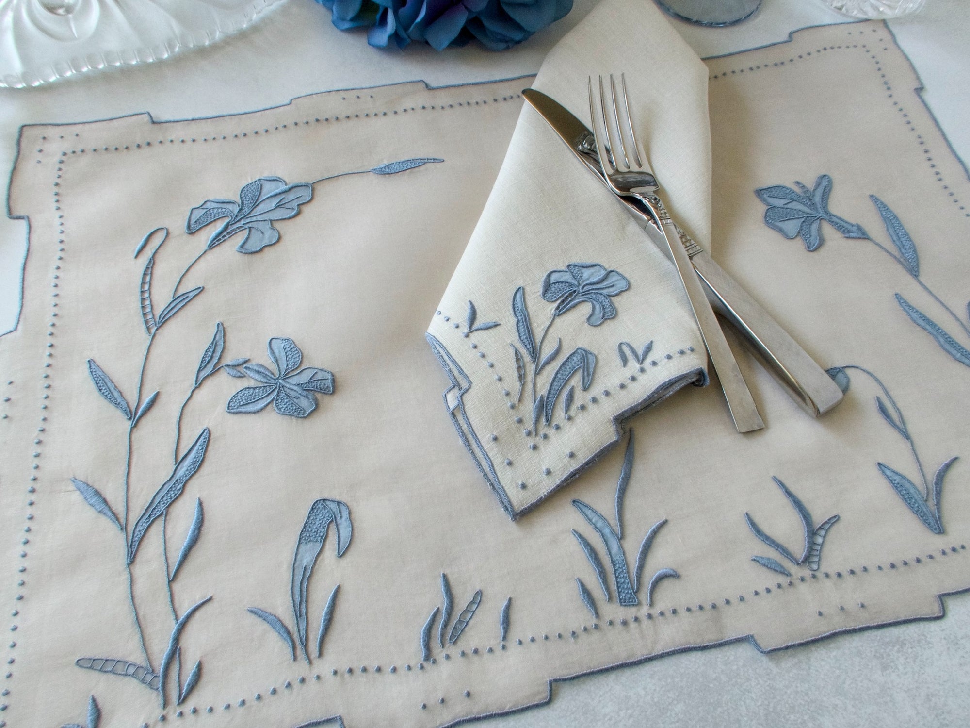 "Iris" in Blue Vintage Marghab 16pc Placemat Set for 8