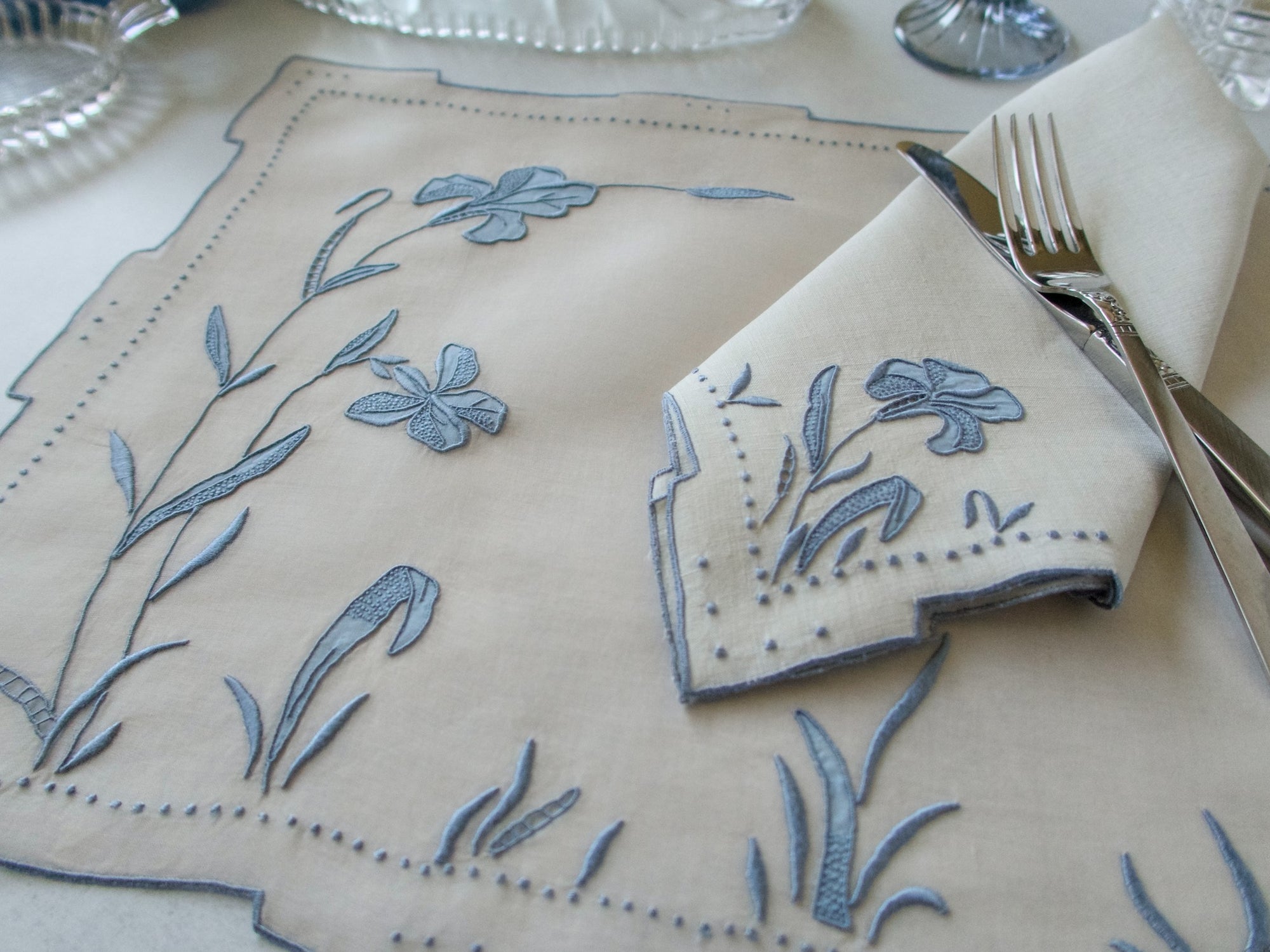 "Iris" in Blue Vintage Marghab 16pc Placemat Set for 8