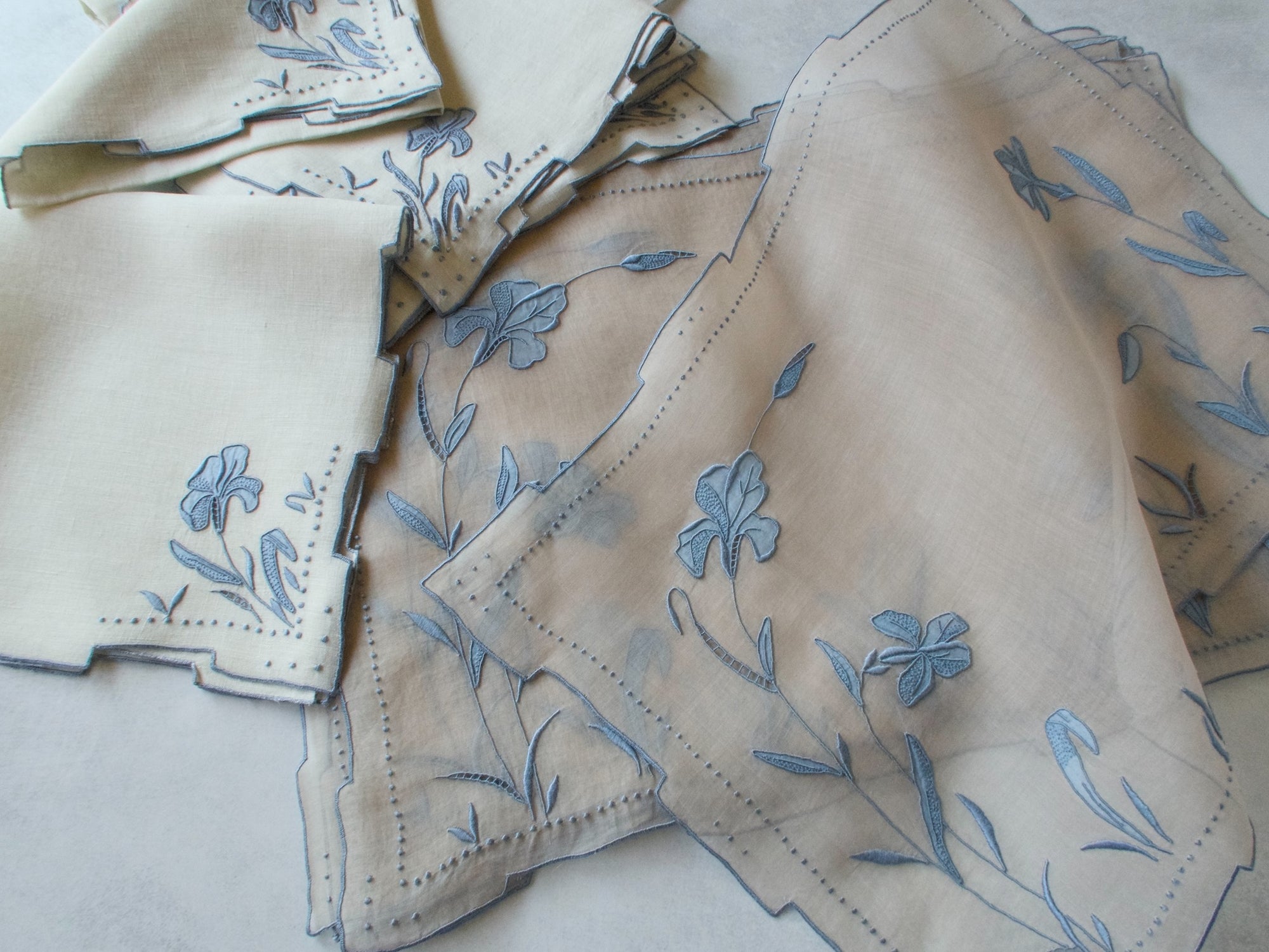 "Iris" in Blue Vintage Marghab 16pc Placemat Set for 8
