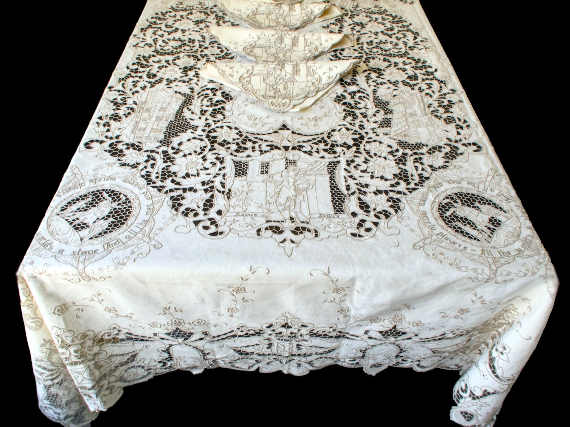 Shakespeare Vintage Madeira Tablecloth 65x120, 12 Napkins