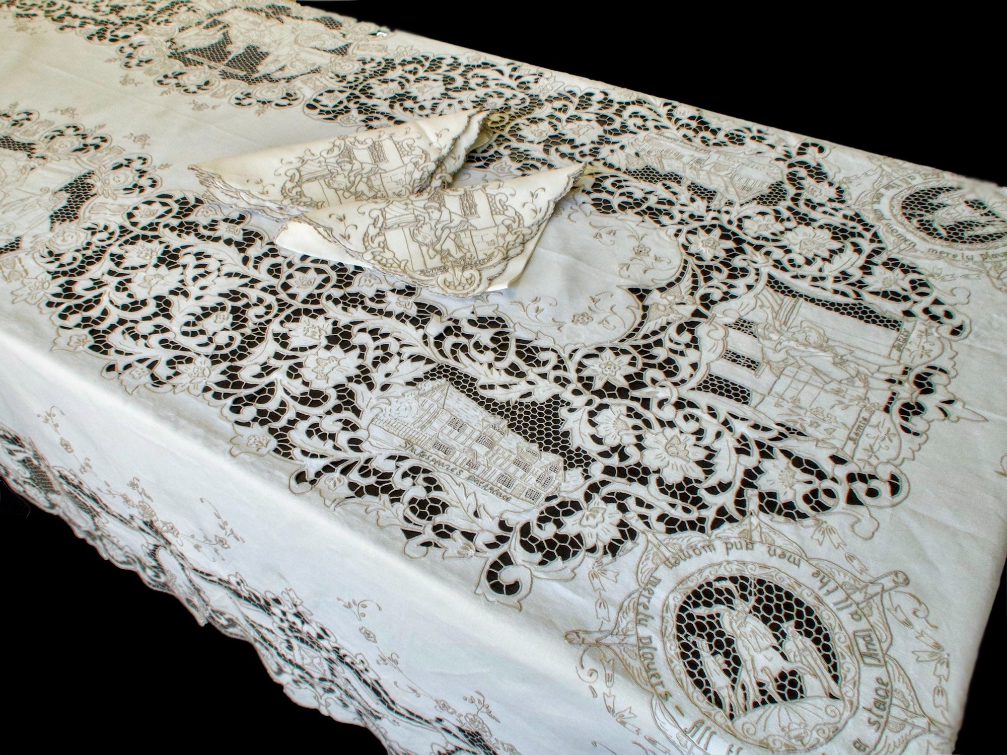 Shakespeare Vintage Madeira Tablecloth 65x120, 12 Napkins