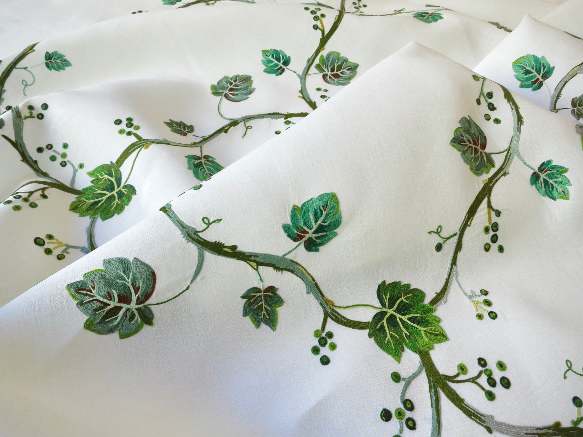 Vining Leaves Vintage D Porthault Beauvais Embroidery 72" Round Tablecloth & Napkins