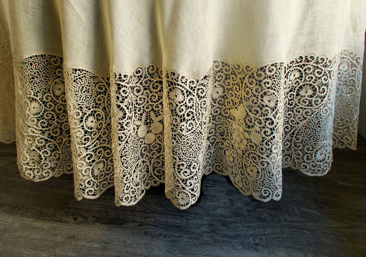 Stunning XL Vintage Italian Cantu Lace Tablecloth 74x250 - Things